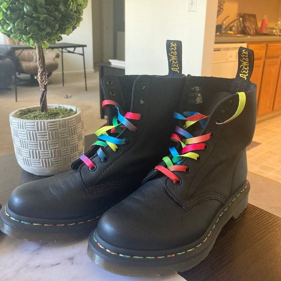 BRAND NEW DR. MARTENS SIZE 7 US / 38 EUR - Picture 5 of 5